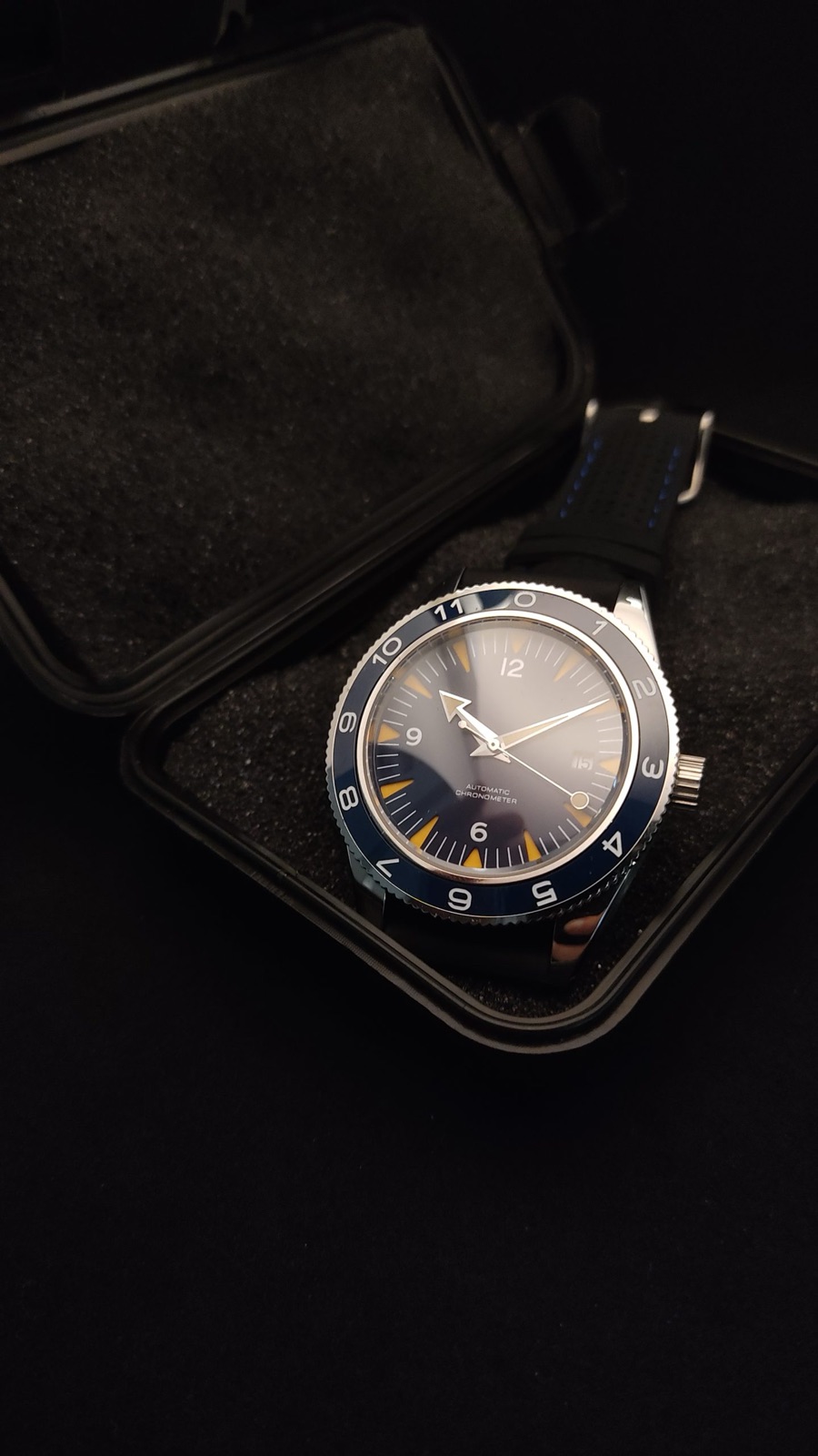 Colis sécurisé à deux boîtes pour envoyer une montre en réparation